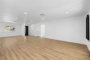 5823 Ettrick Dr, Houston, TX 77035 - Photo 10