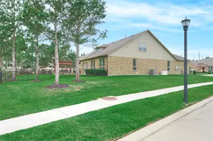 230 Connemara Dr, The Woodlands, TX 77382 - Photo 6