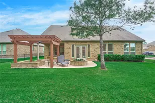 230 Connemara Dr, The Woodlands, TX 77382 - Photo 2