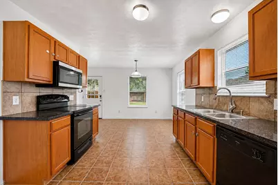 4403 Sprangletop Avenue, Baytown, TX 77521 - Photo 8
