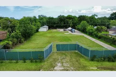 3804 20th Street N, Texas City, TX 77590 - Photo 2