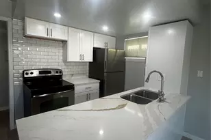 8110 Albacore Dr, Houston, TX 77074 - Photo 2