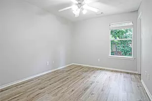 43 W Spindle Tree Cir, The Woodlands, TX 77382 - Photo 24