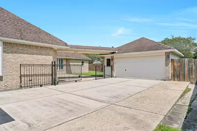 1813 Sandy Lake Drive, Friendswood, TX 77546 - Photo 8