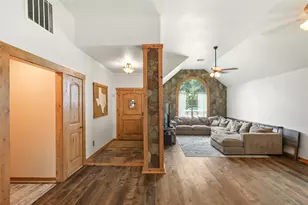 929 N Rivershire Dr, Conroe, TX 77304 - Photo 2