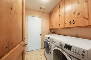 929 N Rivershire Dr, Conroe, TX 77304 - Photo 8