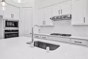 256 Sky Top Dr, Montgomery, TX 77316 - Photo 16