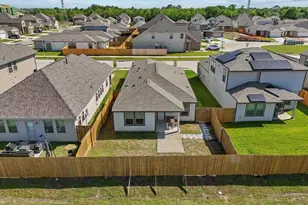 5339 CJ Walker Ln, Houston, TX 77048 - Photo 2