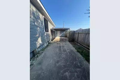 7813 Pruitt Drive, Galveston, TX 77554 - Photo 18