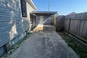 7813 Pruitt Dr, Galveston, TX 77554 - Photo 18