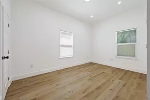 8123 Betty Boop St, Houston, TX 77028 - Photo 8