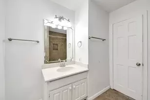 10743 Boardwalk St, Houston, TX 77042 - Photo 34