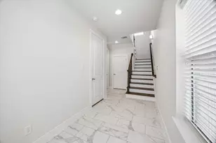 1029 Green Kensington Dr, Houston, TX 77008 - Photo 2