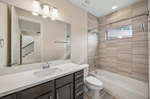 1029 Green Kensington Dr, Houston, TX 77008 - Photo 4