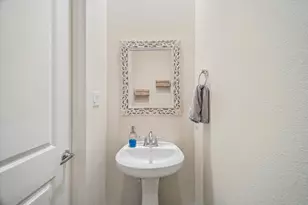 1029 Green Kensington Dr, Houston, TX 77008 - Photo 12