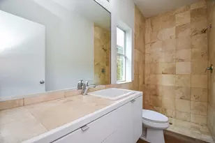 92 Dennis St, Houston, TX 77006 - Photo 8