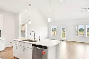 2502 Gray Gale Ct, Baytown, TX 77523 - Photo 2