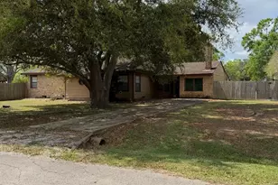 3706 College St, Damon, TX 77430 - Photo 2