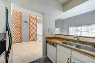 13004 Greenway Chase Ct, Houston, TX 77072 - Photo 10