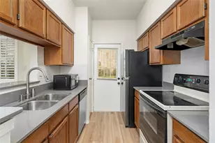 7575 Cambridge St, Houston, TX 77054 - Photo 6