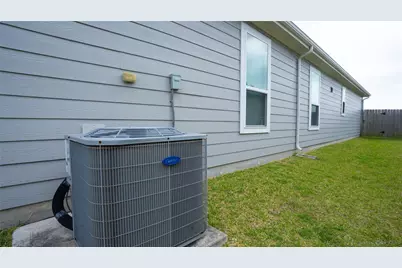 2627 Hawthorn Park Court, Houston, TX 77038 - Photo 20