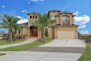 502 Amalfi Dr, Kemah, TX 77565 - Photo 1