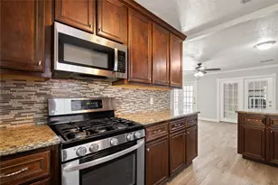 907 Northbend Dr, Baytown, TX 77521 - Photo 8