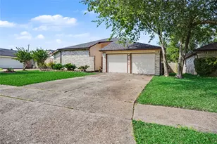 16726 Frigate Dr, Friendswood, TX 77546 - Photo 2