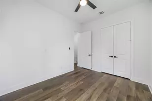 955 Elkhart St, Houston, TX 77091 - Photo 12