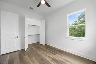 955 Elkhart St, Houston, TX 77091 - Photo 8