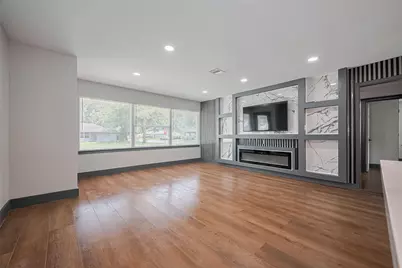 6058 Lyndhurst Drive, Houston, TX 77033 - Photo 8