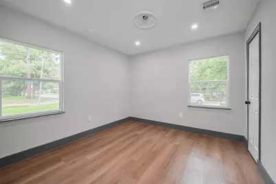 6058 Lyndhurst Drive, Houston, TX 77033 - Photo 36