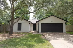 1204 Osborne Dr, Friendswood, TX 77546 - Photo 1