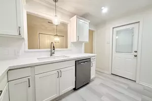 233 Caladium St, Lake Jackson, TX 77566 - Photo 10