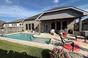 311 Shiraz Dr, Alvin, TX 77511 - Photo 2