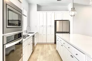 7711 Westside Villas Ln, Houston, TX 77055 - Photo 16