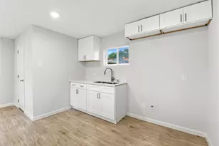 7010 Brownsville St, Houston, TX 77020 - Photo 10