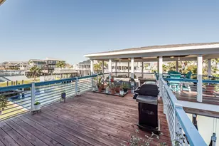 936 Long Reach Dr, Tiki Island, TX 77554 - Photo 36