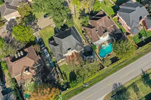 14823 Walbrook Dr, Sugar Land, TX 77498 - Photo 46