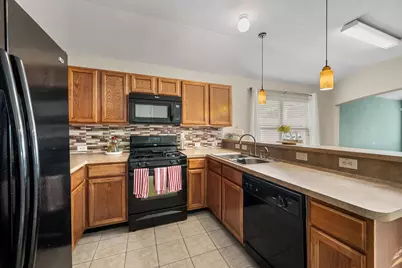 1023 Hampton Villa Lane, Houston, TX 77047 - Photo 8
