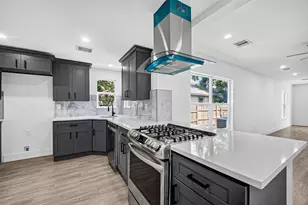 106 S 9th St, Houston, TX 77562 - Photo 16