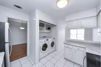17105 Beaver Springs Dr Drive #9, Houston, TX 77090 - Photo 6