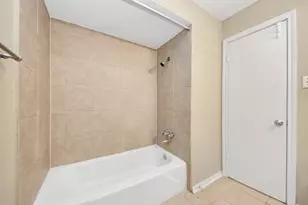 17105 Beaver Springs Dr Dr, Houston, TX 77090 - Photo 40