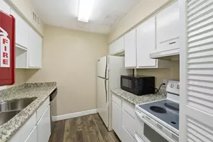 7575 Katy Fwy, Houston, TX 77024 - Photo 34