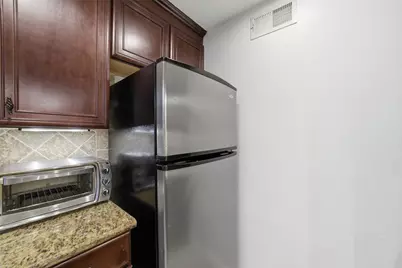 7575 Katy Fwy #89, Houston, TX 77024 - Photo 16