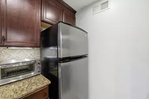 7575 Katy Fwy, Houston, TX 77024 - Photo 16