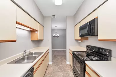 9850 Pagewood Lane #1304, Houston, TX 77042 - Photo 12