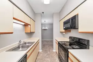 9850 Pagewood Ln, Houston, TX 77042 - Photo 12