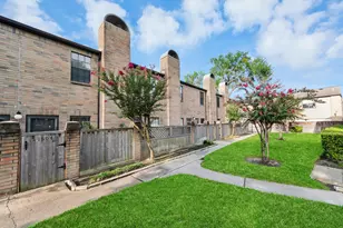 9850 Pagewood Ln, Houston, TX 77042 - Photo 2