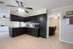 509 Light St, Anahuac, TX 77514 - Photo 6